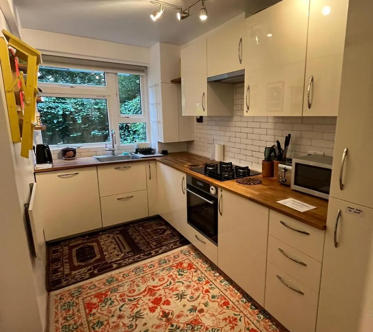 Cozy 1-Br Garden Flat For Up To 4 In East London Apartamento